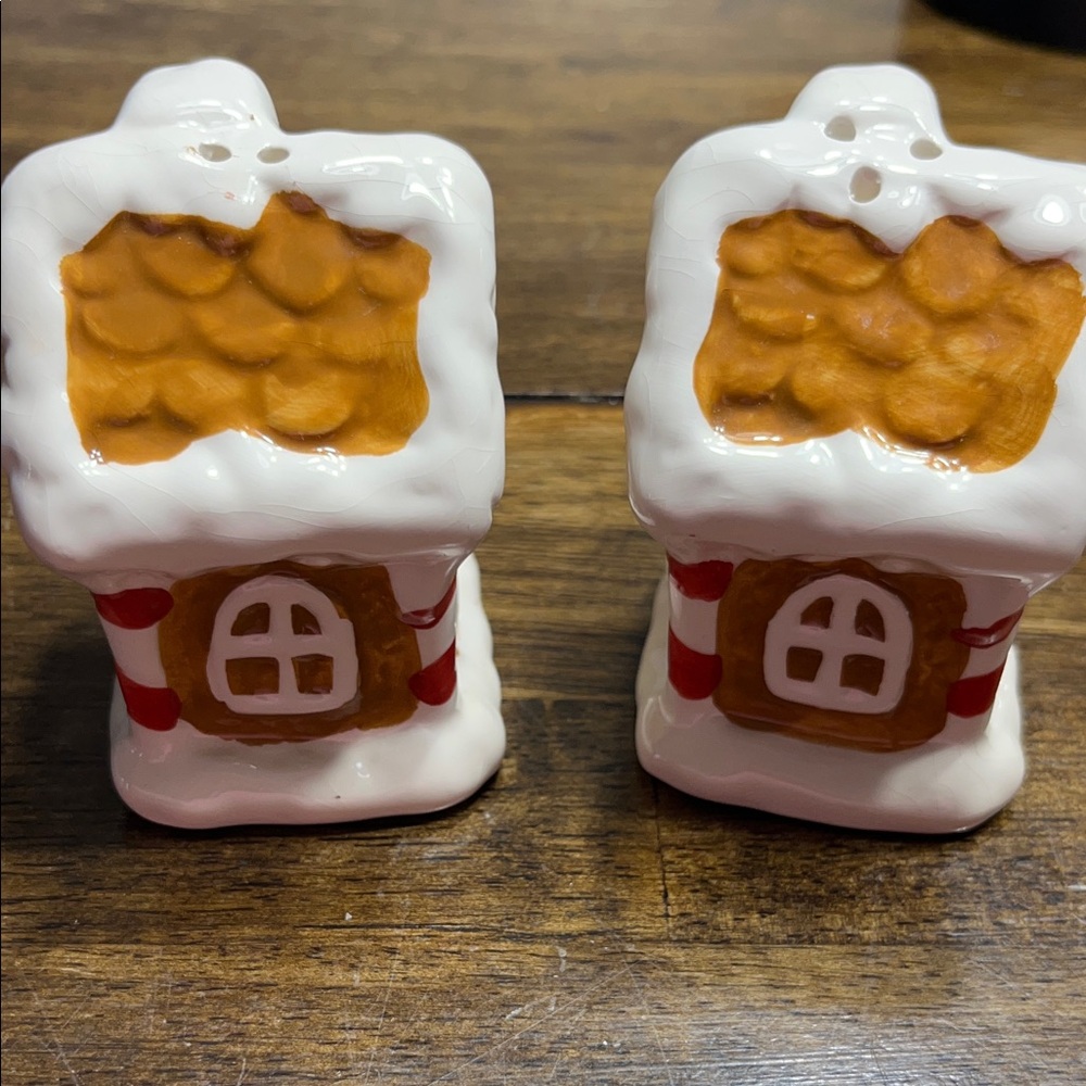 Ceramic Gingerbread House Salt & Pepper Shaker Set - White, Brown, Red